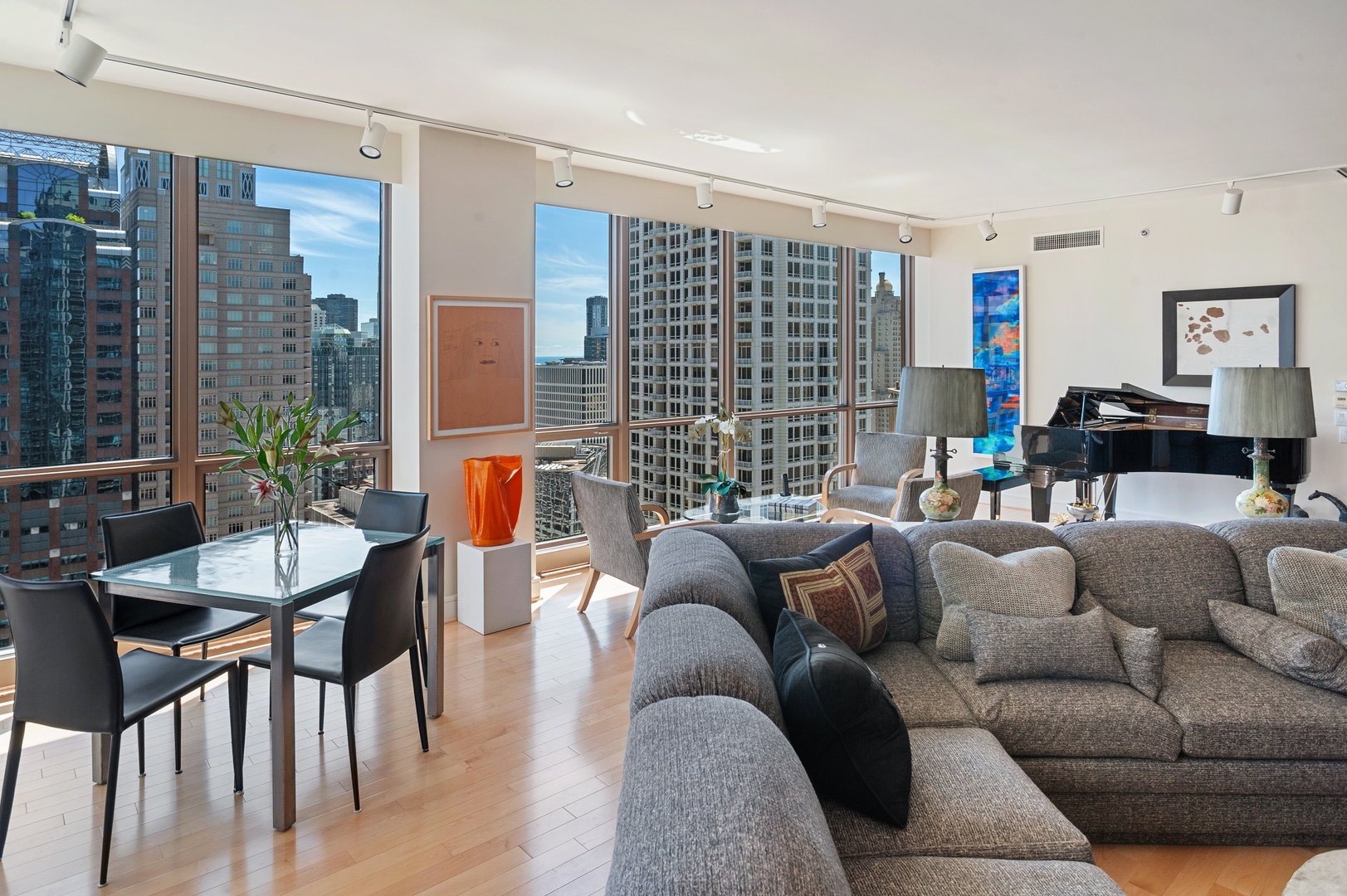 21 East Huron Street, Unit 3305 Chicago, IL 60611 - Photo 3 of 31