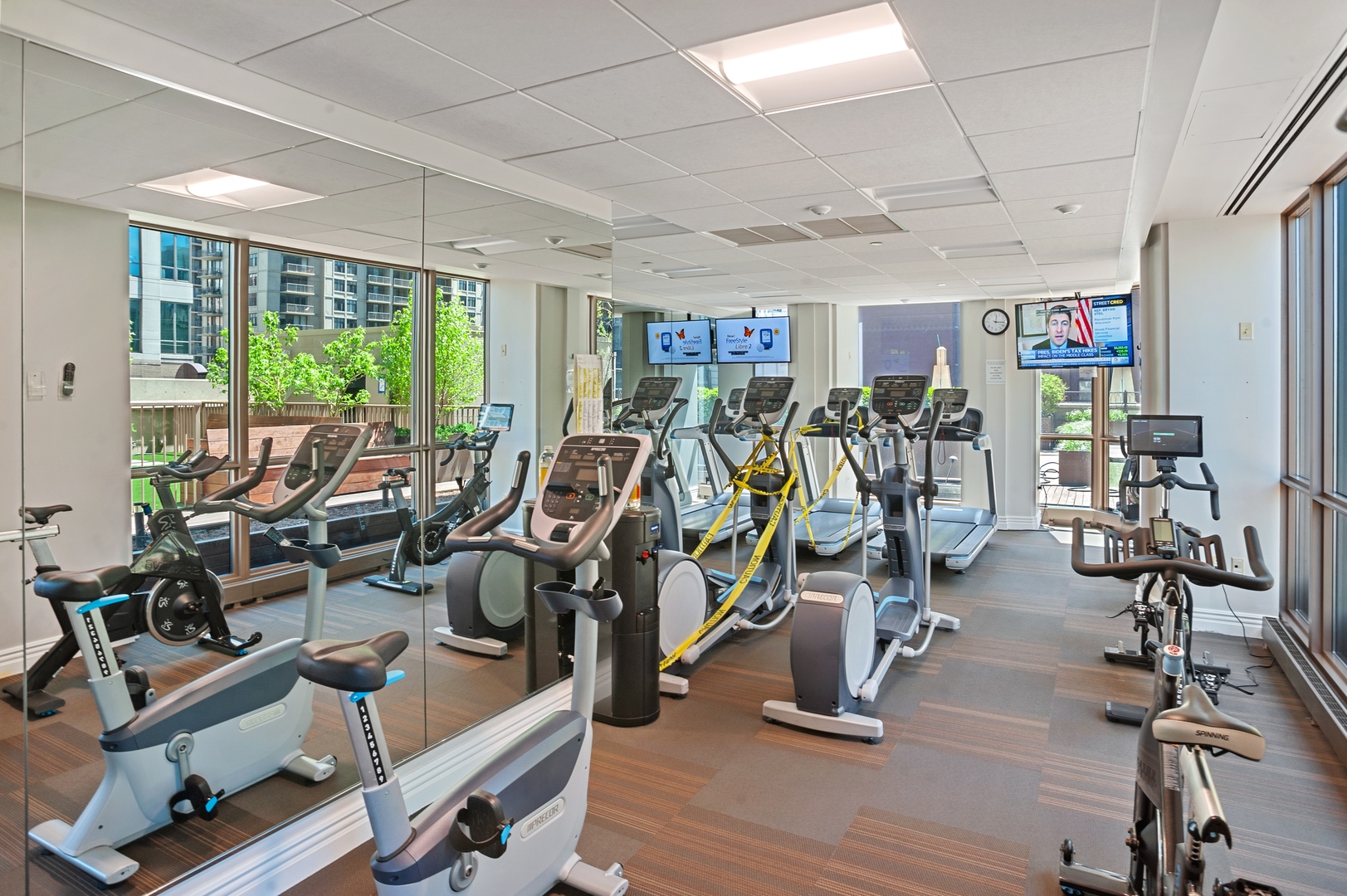 21 East Huron Street, Unit 3305 Chicago, IL 60611 - Photo 27 of 31