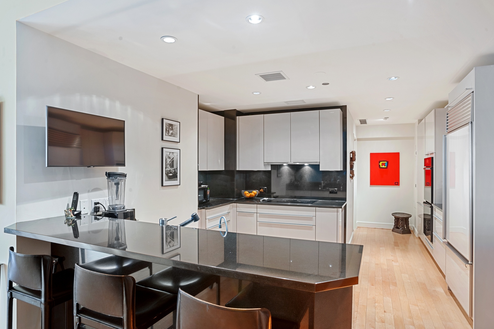 21 East Huron Street, Unit 3305 Chicago, IL 60611 - Photo 10 of 31