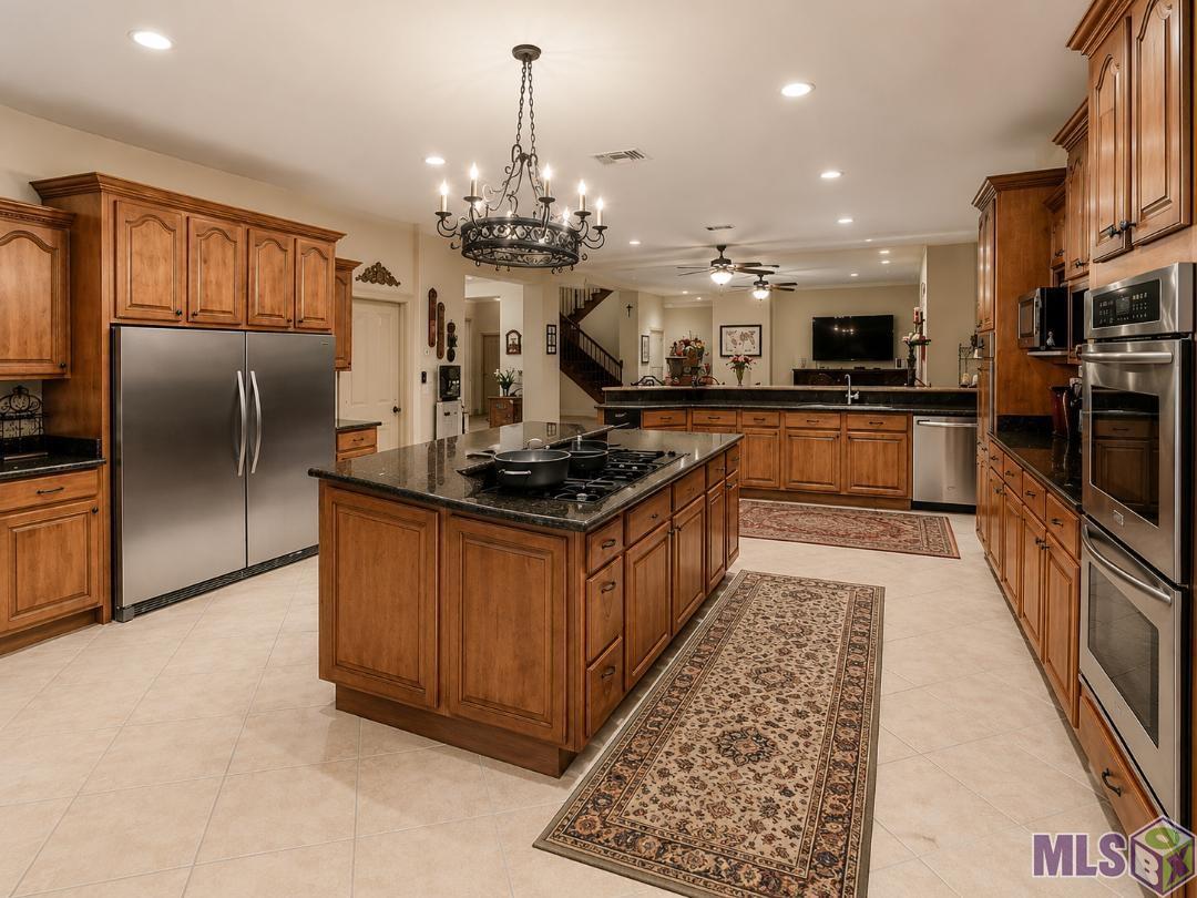 207 Regal Row Houma, LA 70360 - Photo 8 of 24