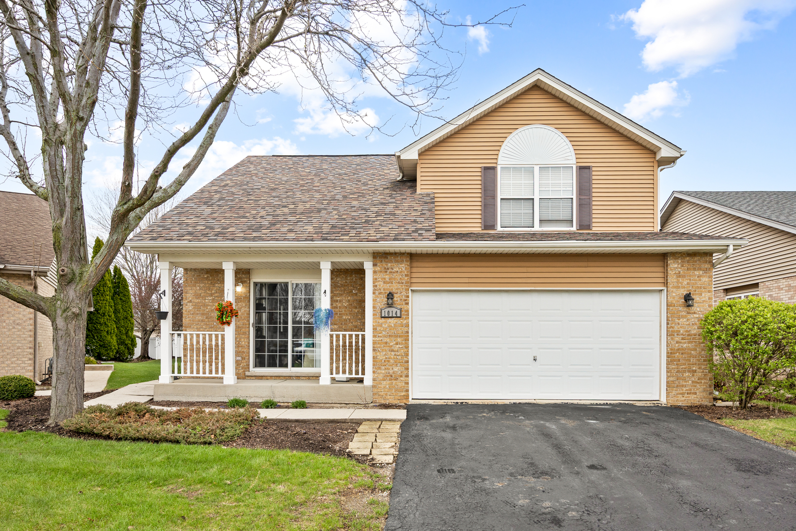 1014 Edinburgh Court Joliet, IL 60431 - Photo 1 of 25 a view of front of a house with a yard