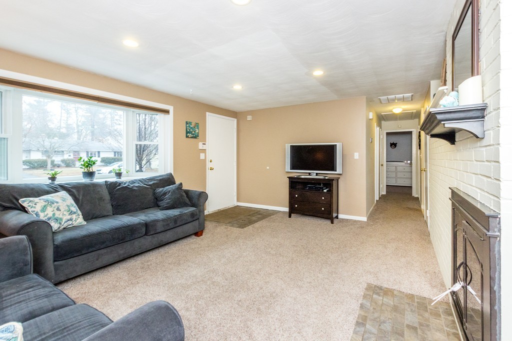 3 Wickford Road Framingham, MA 01701 - Photo 5 of 21 Gallery Image 5