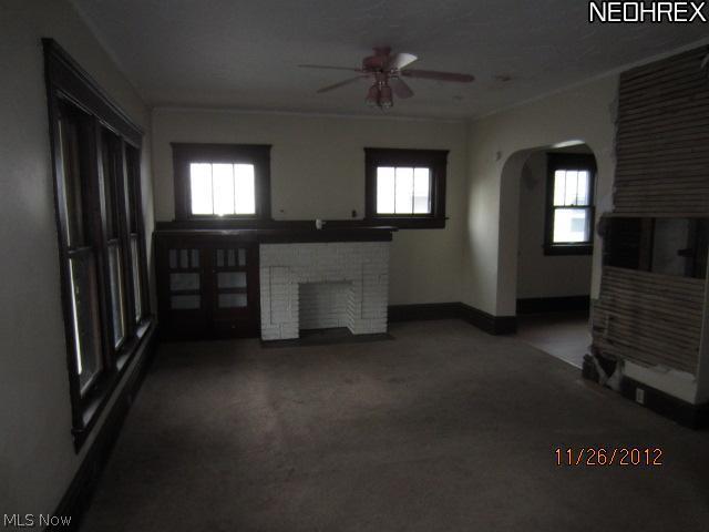 886 Berwin Street Akron, OH 44310 - Photo 3 of 13