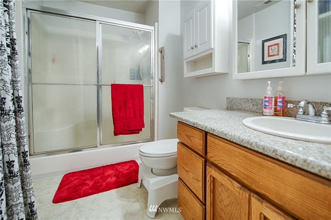 17405 Southeast 142nd Street Renton, WA 98059 - Photo 12 of 25