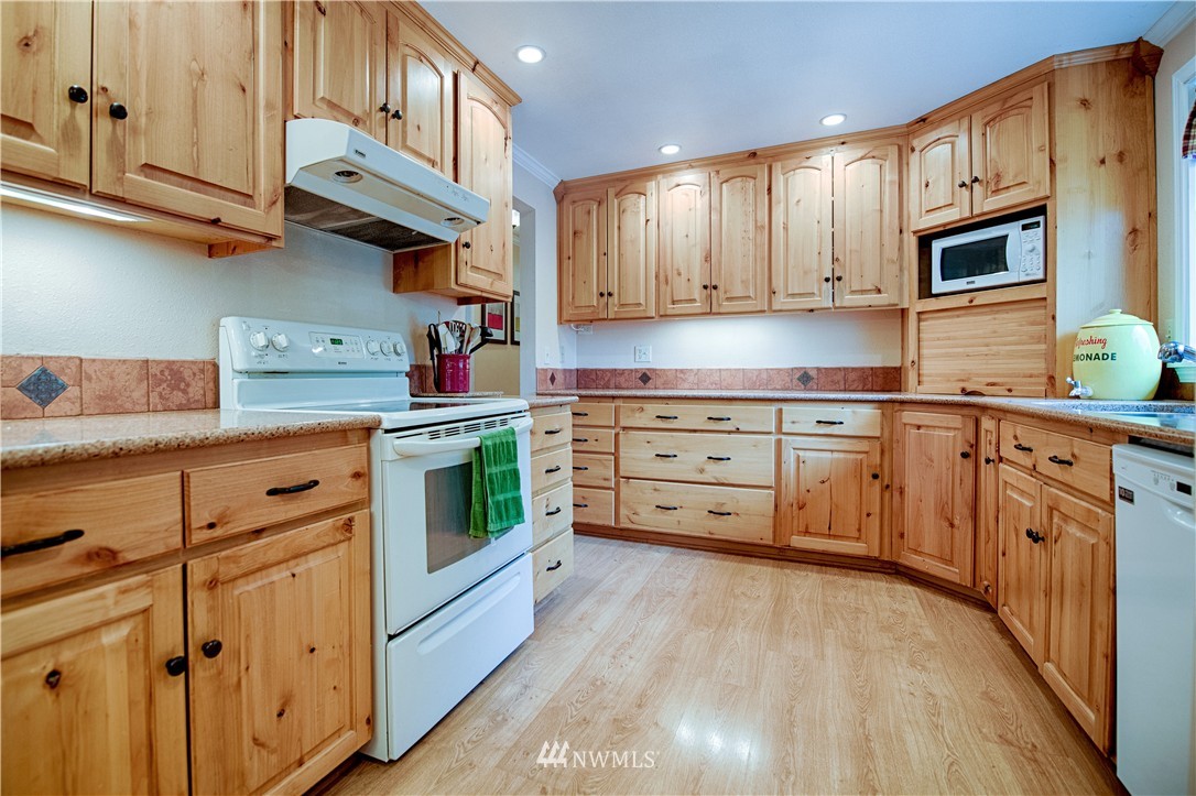 17405 Southeast 142nd Street Renton, WA 98059 - Photo 6 of 25