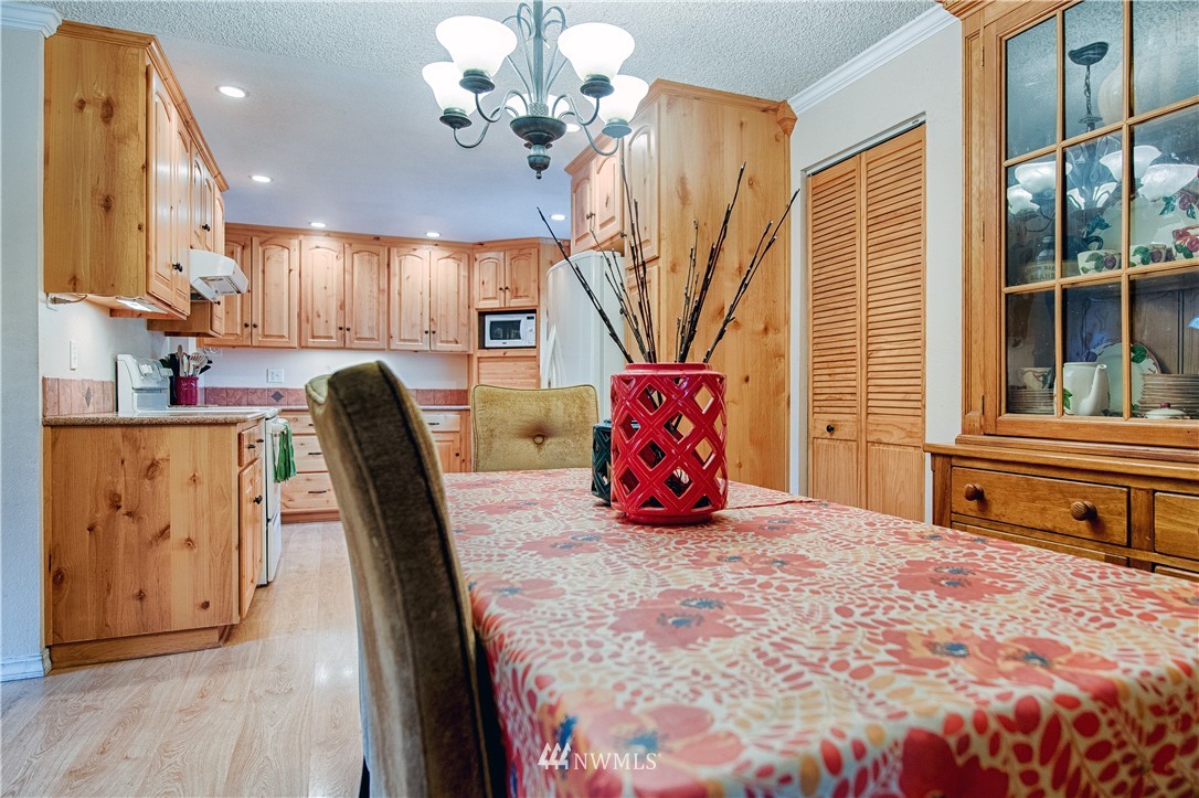 17405 Southeast 142nd Street Renton, WA 98059 - Photo 8 of 25