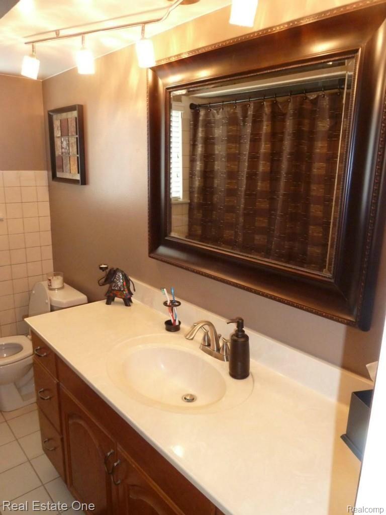 13686 Martin Road Warren, MI 48088 - Photo 13 of 19 P1090487.jpg