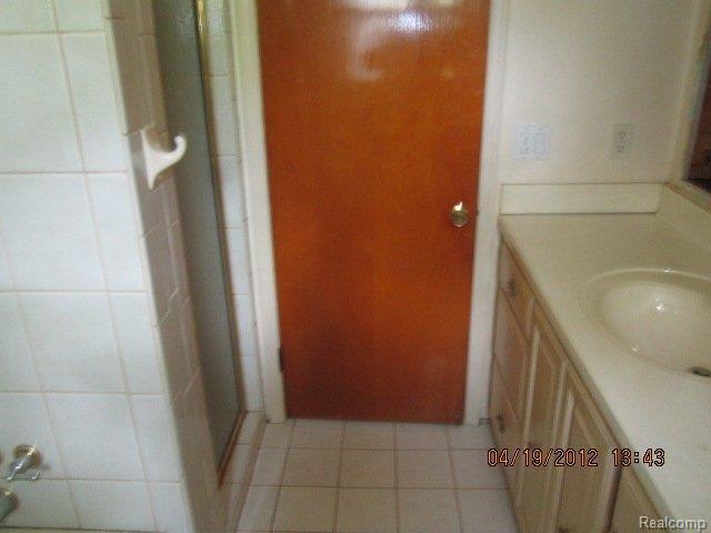 15580 Meadowbrook Road Redford, MI 48239 - Photo 10 of 13 232.JPG