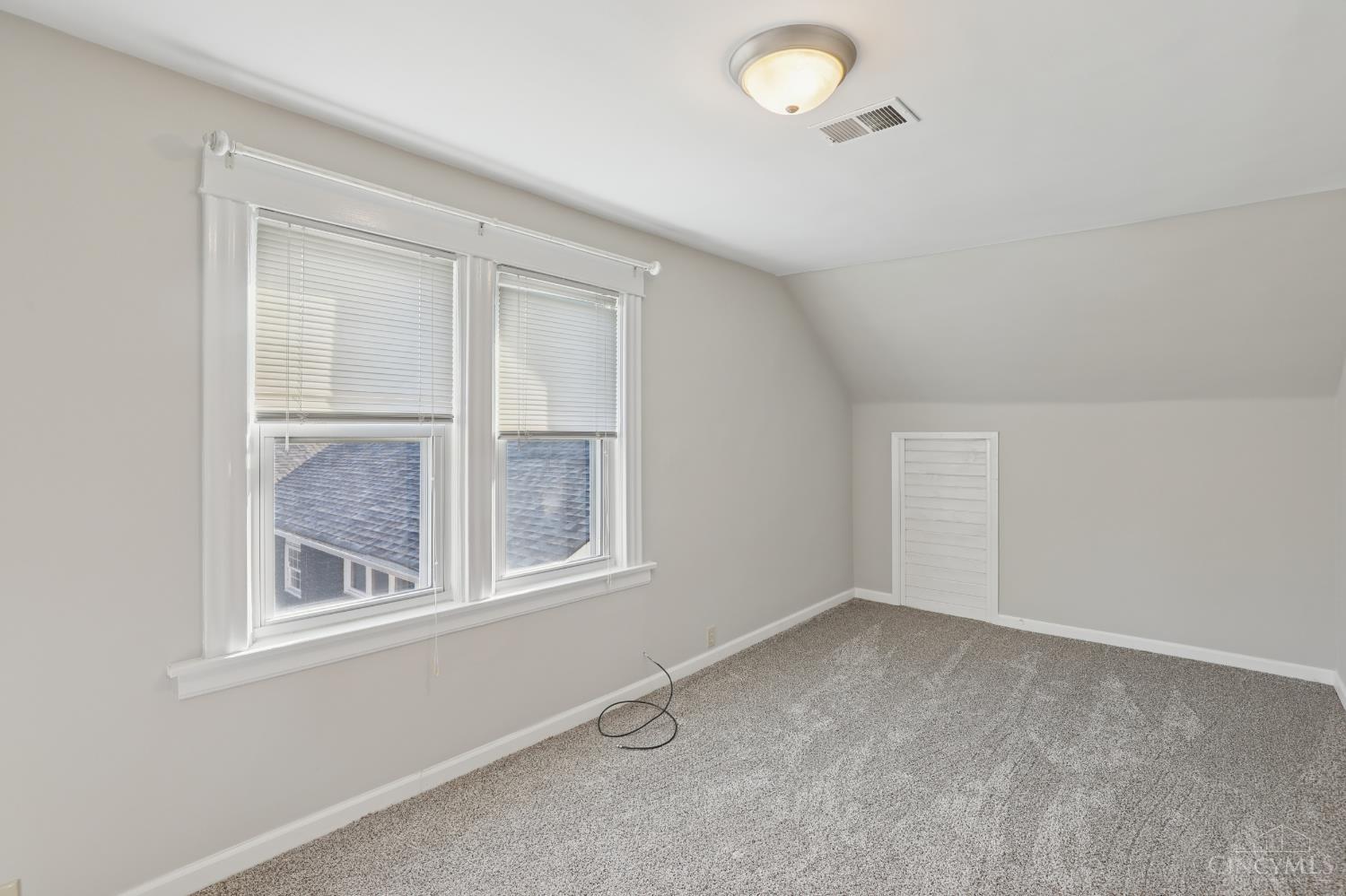 4046 Boomer Road Cincinnati, OH 45247 - Photo 25 of 36 Gallery Image 25