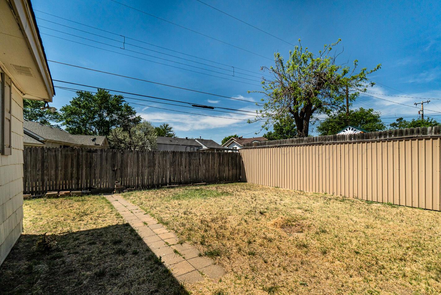 300 Mccarthy Street Borger, TX 79007 - Photo 29 of 31 a view of wooden fence