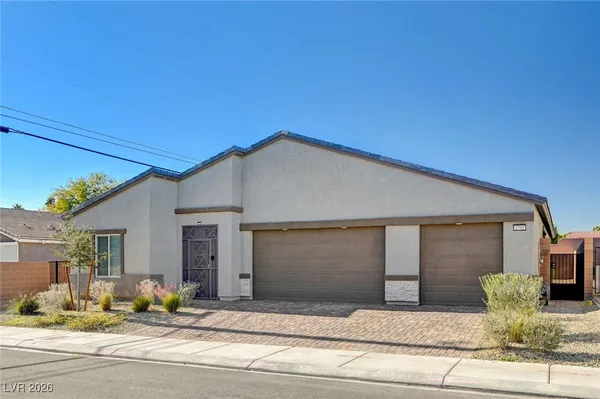 $2,895 | 3791 McLeod Drive, Las Vegas, NV 89121