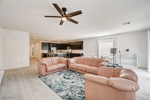 $2,895 | 3791 McLeod Drive, Las Vegas, NV 89121