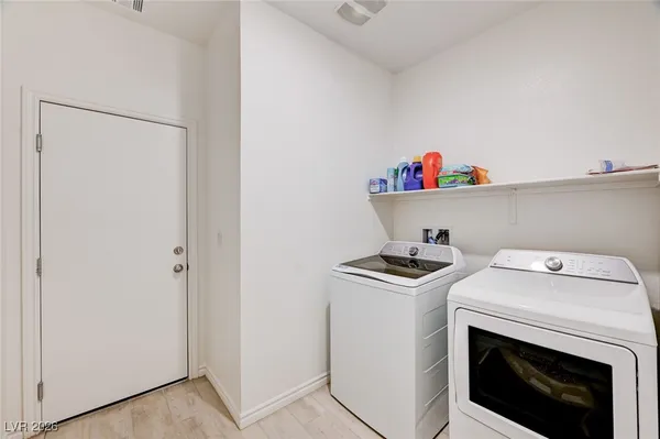 $2,895 | 3791 McLeod Drive, Las Vegas, NV 89121