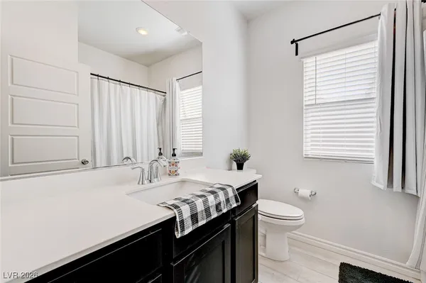 $2,895 | 3791 McLeod Drive, Las Vegas, NV 89121