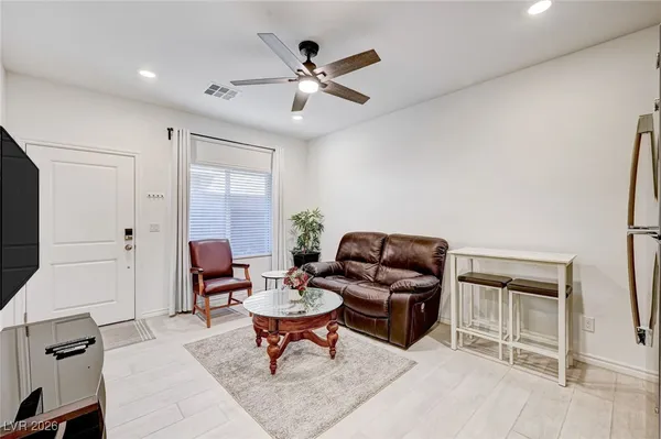 $2,895 | 3791 McLeod Drive, Las Vegas, NV 89121