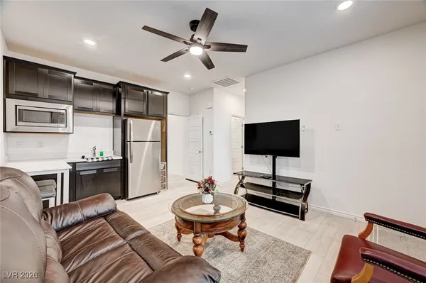 $2,895 | 3791 McLeod Drive, Las Vegas, NV 89121