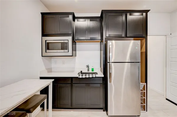 $2,895 | 3791 McLeod Drive, Las Vegas, NV 89121