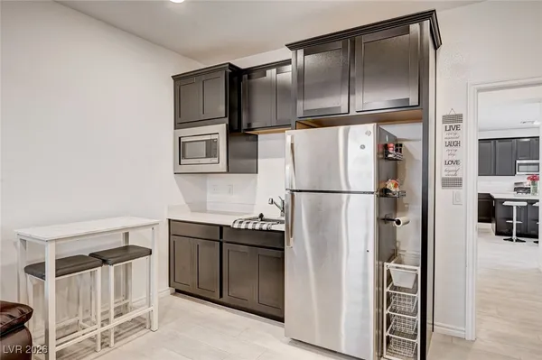 $2,895 | 3791 McLeod Drive, Las Vegas, NV 89121