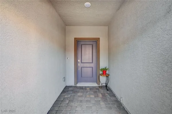 $2,895 | 3791 McLeod Drive, Las Vegas, NV 89121