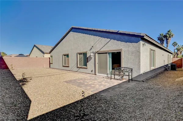 $2,895 | 3791 McLeod Drive, Las Vegas, NV 89121