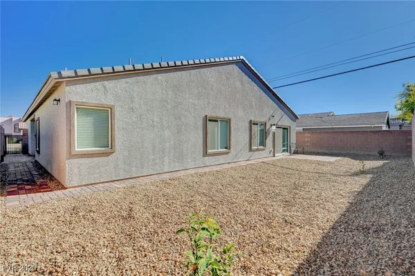 $2,895 | 3791 McLeod Drive, Las Vegas, NV 89121