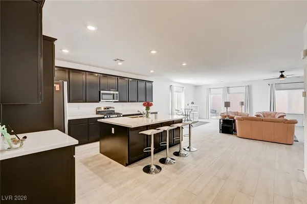 $2,895 | 3791 McLeod Drive, Las Vegas, NV 89121