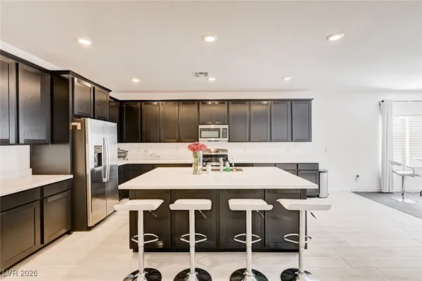 $2,895 | 3791 McLeod Drive, Las Vegas, NV 89121