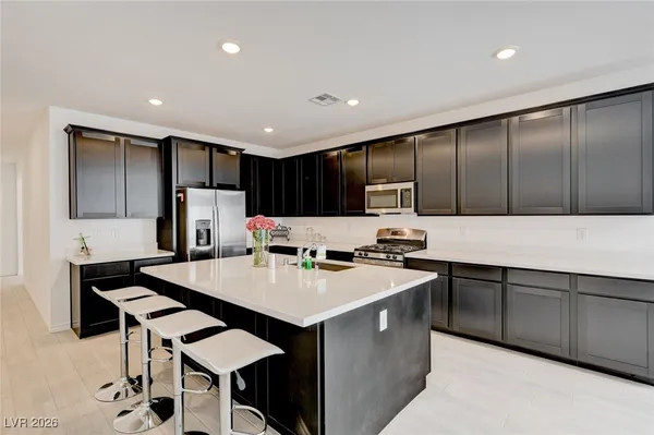 $2,895 | 3791 McLeod Drive, Las Vegas, NV 89121