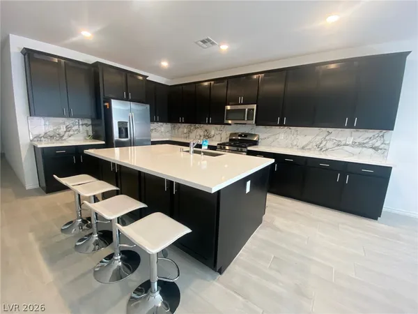 $2,895 | 3791 McLeod Drive, Las Vegas, NV 89121