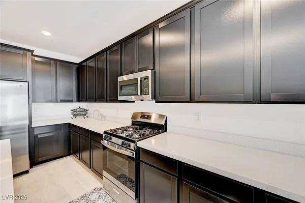 $2,895 | 3791 McLeod Drive, Las Vegas, NV 89121