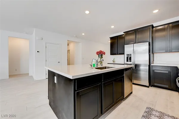 $2,895 | 3791 McLeod Drive, Las Vegas, NV 89121