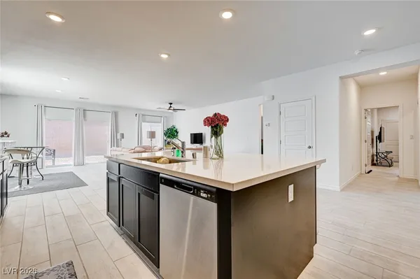 $2,895 | 3791 McLeod Drive, Las Vegas, NV 89121