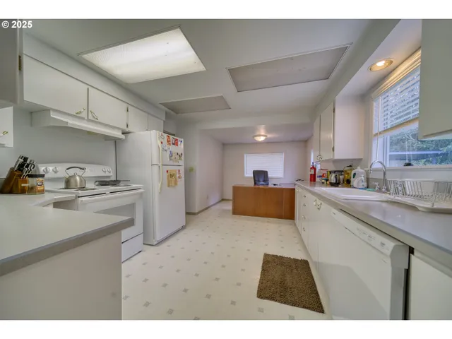 $799,000 | 27001 Northwest St Helens Road, Scappoose, OR 97056