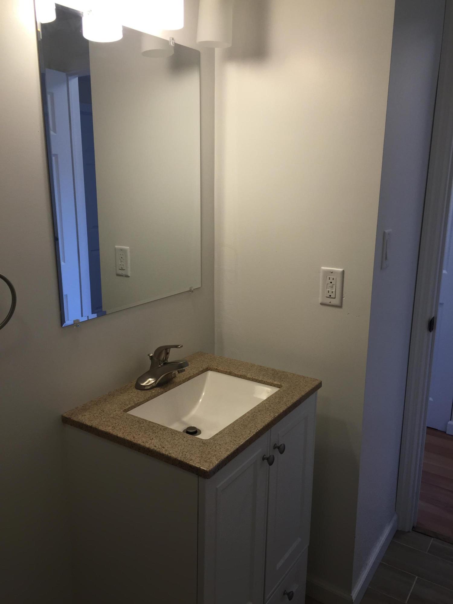 4085 Clabber Road Columbus, OH 43207 - Photo 4 of 11 Gallery Image 4