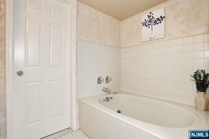 101 Quartz Lane Paterson, NJ 07501 - Photo 17 of 28