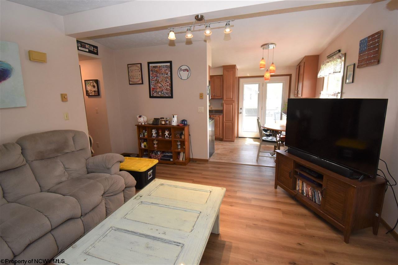 166 Cedar Drive Reedsville, WV 26547 - Photo 9 of 28 Gallery Image 9