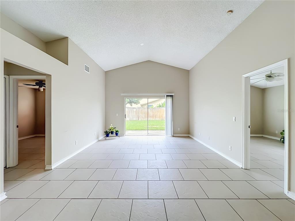930 Rivecon Avenue Orlando, FL 32825 - Photo 4 of 40 Gallery Image 4
