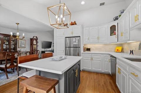 $1,299,000 | 1 Sandra Court, Glen Cove, NY 11542