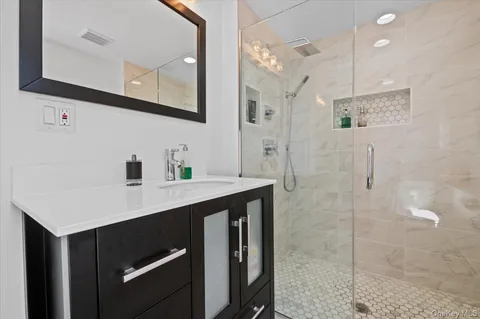 $1,299,000 | 1 Sandra Court, Glen Cove, NY 11542
