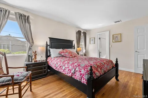 $1,299,000 | 1 Sandra Court, Glen Cove, NY 11542