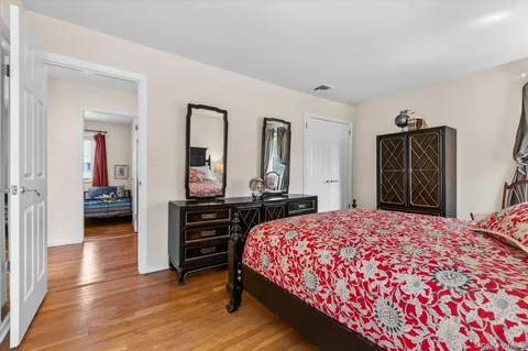 $1,299,000 | 1 Sandra Court, Glen Cove, NY 11542
