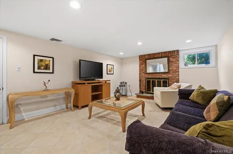 $1,299,000 | 1 Sandra Court, Glen Cove, NY 11542