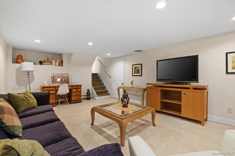 $1,299,000 | 1 Sandra Court, Glen Cove, NY 11542