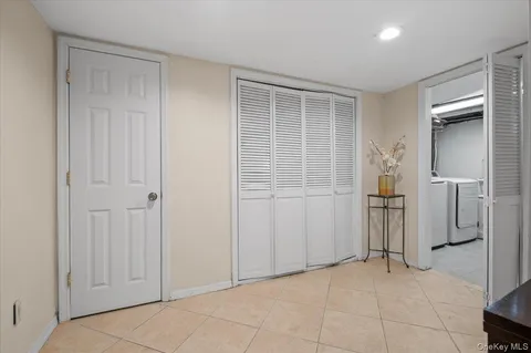 $1,299,000 | 1 Sandra Court, Glen Cove, NY 11542