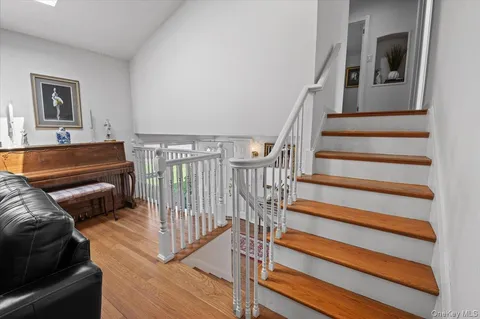$1,299,000 | 1 Sandra Court, Glen Cove, NY 11542