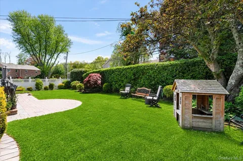 $1,299,000 | 1 Sandra Court, Glen Cove, NY 11542