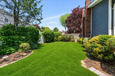 $1,299,000 | 1 Sandra Court, Glen Cove, NY 11542