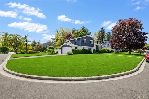 $1,299,000 | 1 Sandra Court, Glen Cove, NY 11542