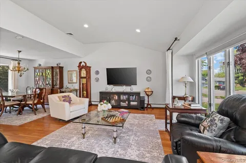 $1,299,000 | 1 Sandra Court, Glen Cove, NY 11542