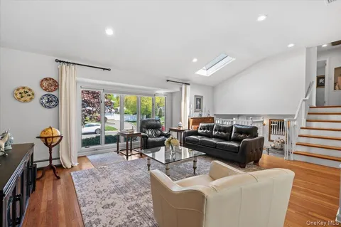 $1,299,000 | 1 Sandra Court, Glen Cove, NY 11542